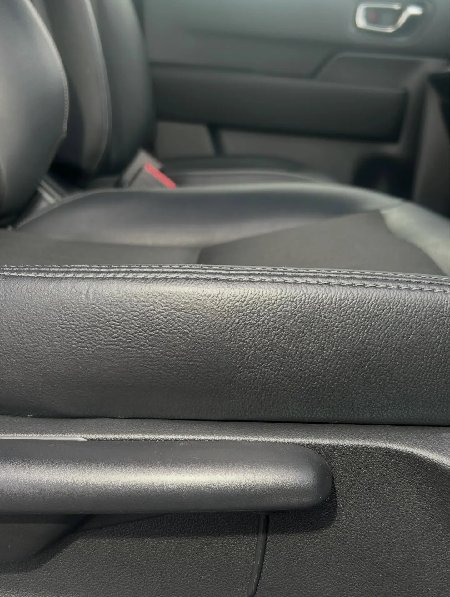 ステップワゴンのシートのリペアを行いました🚗✨年式は新しいの...