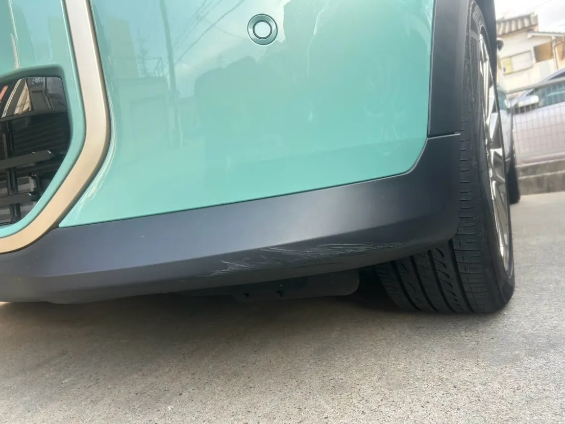 ミニクーパーの素地バンパーにできた傷を補修しました❗️