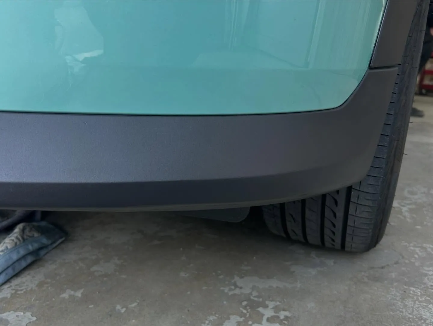 ミニクーパーの素地バンパーにできた傷を補修しました❗️