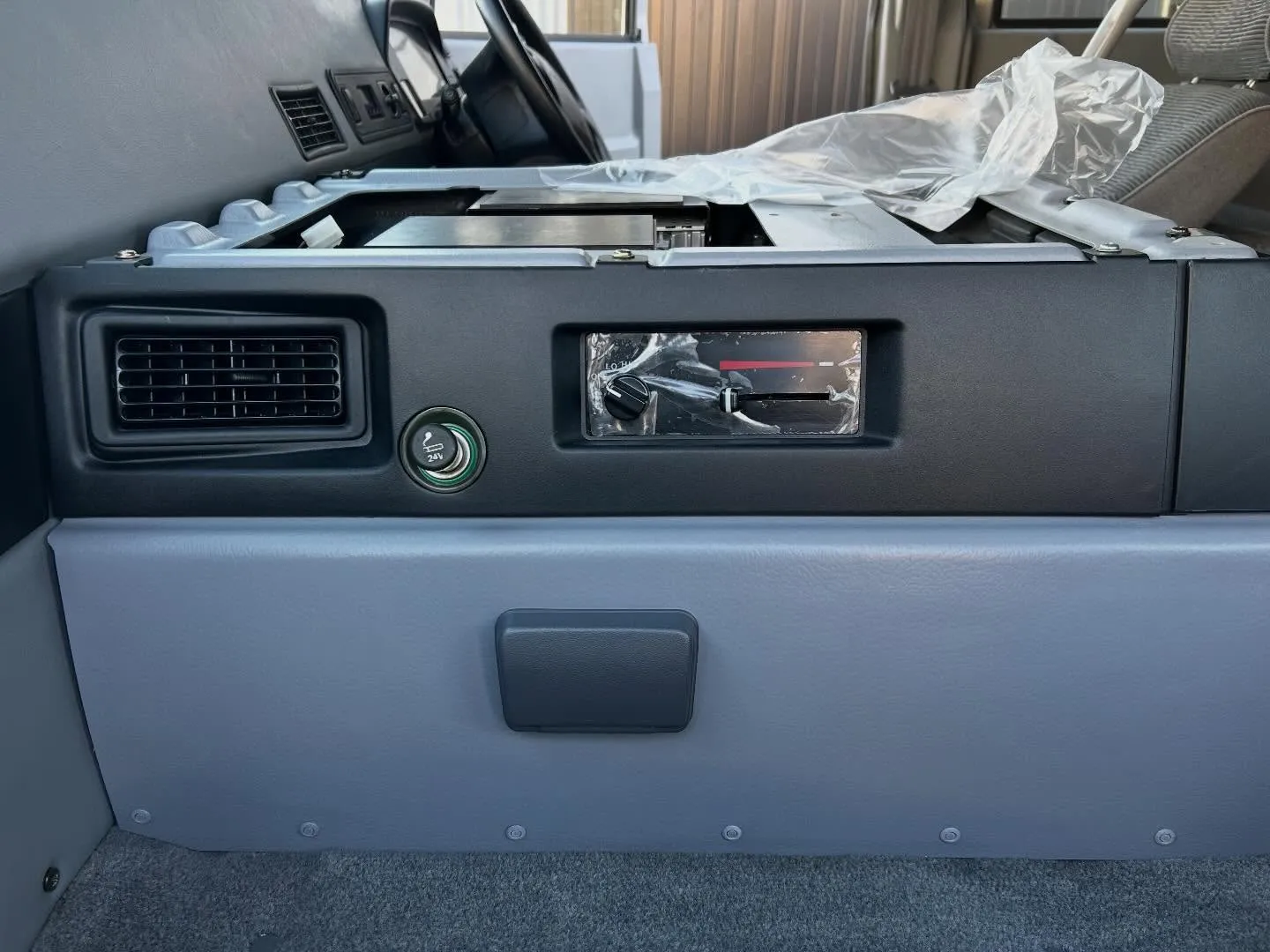 車の内装にできてしまった穴埋めリペア！